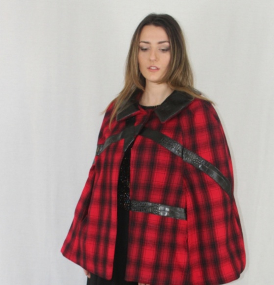 Cape - Picture 3 of 4